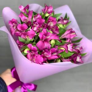 Букет с альстромерией "Сочный"