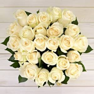 Букет из 25 белых роз 70 см
