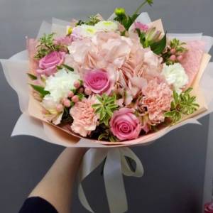 Букет с альстромерией "Гармония"