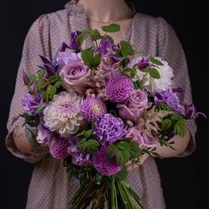 Букет с георгинами "Симфония любви"