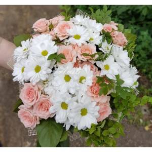 Букет Аромат нежности из розы и хризантемы