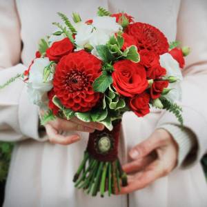 Букет с георгинами "Свадебный"