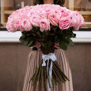 Букет из 101 розы "Скарлетт"