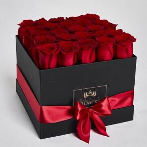 Букет роз в коробке "Красный квадрат"